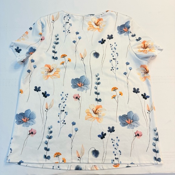 Chic Floral V-Neck Short Sleeve Top - Picture 7 of 11